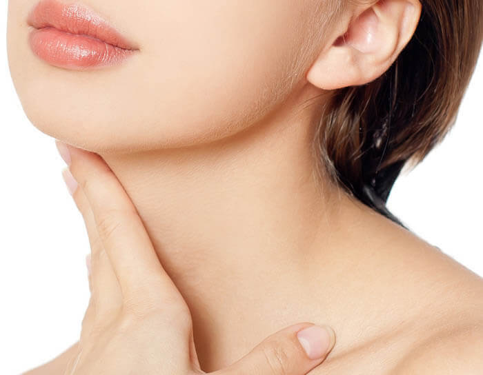 Picture of a woman with her hand to her neck showing her neck lift surgery in Costa Rica.